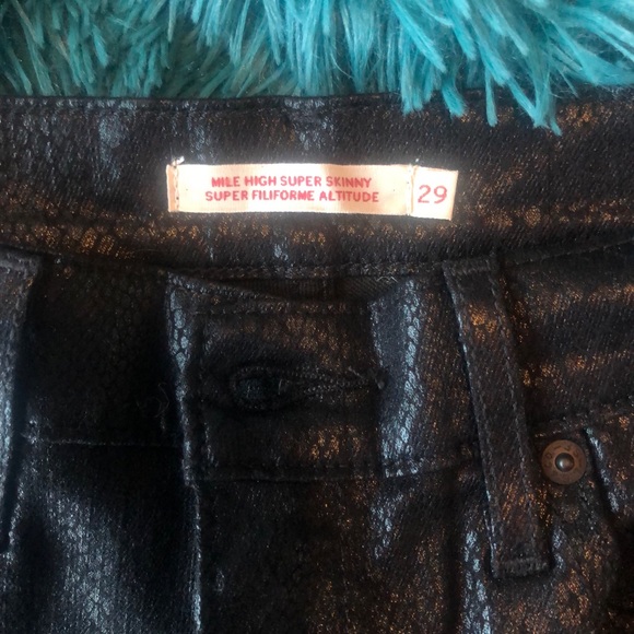 Brand new Levi black snakeskin high rise jeans 29 - Picture 2 of 4